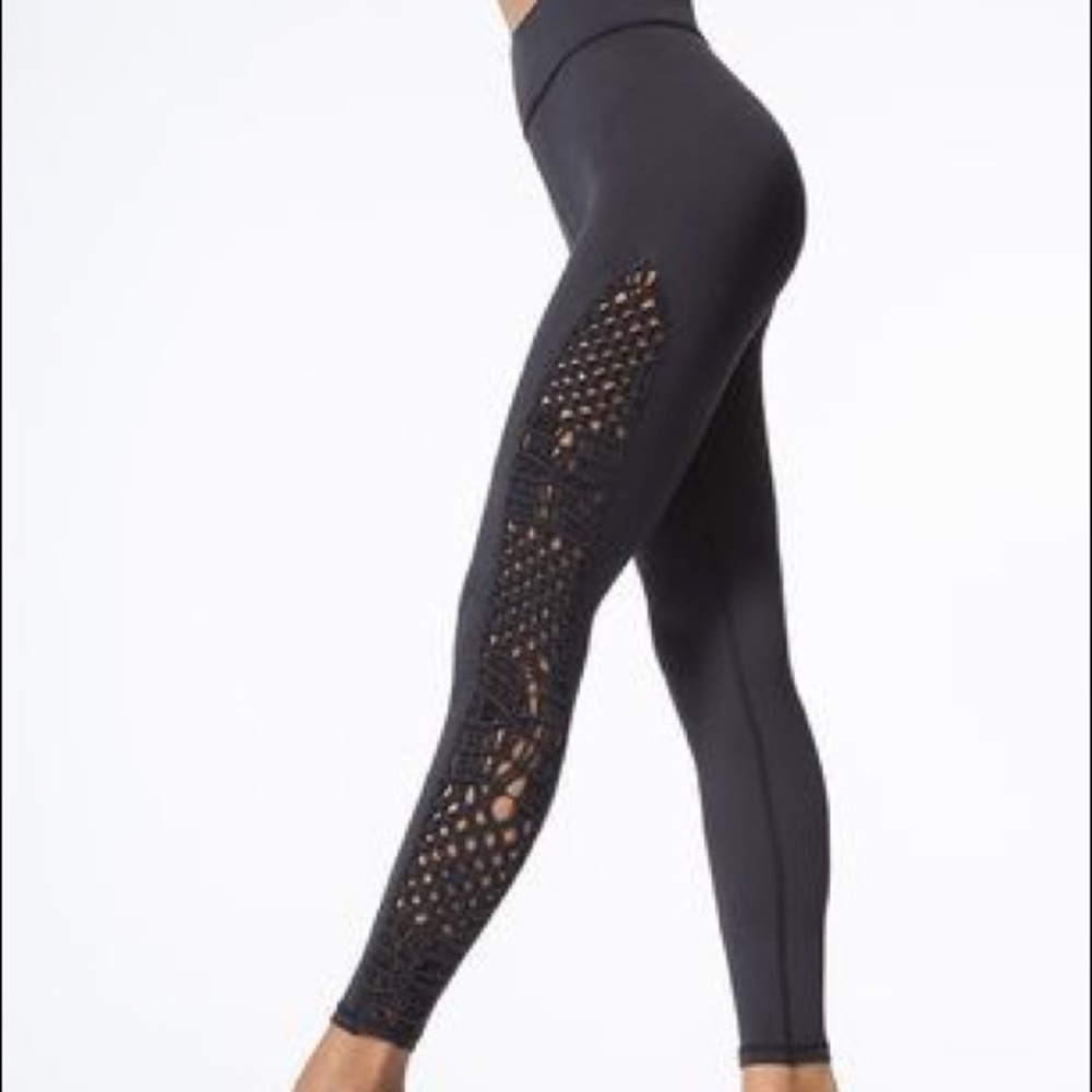 Carbon38 Tanjung Leggings in Black